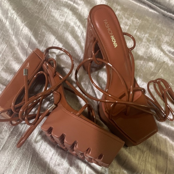 Brown heels 8.5 - Picture 7 of 8